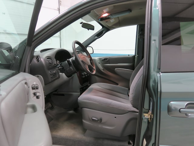 2004 Chrysler Town & Country LX Family Value photo